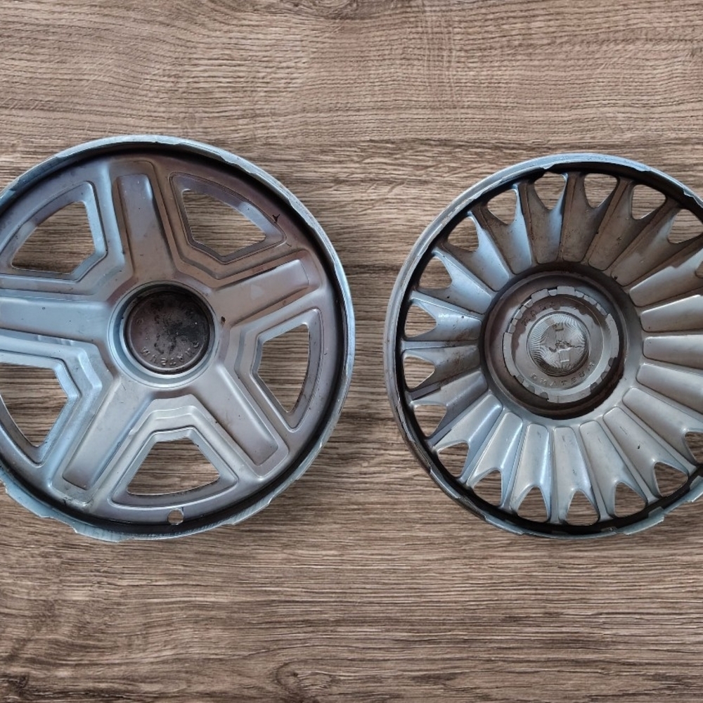 2 Mustang Wheel Hubcap